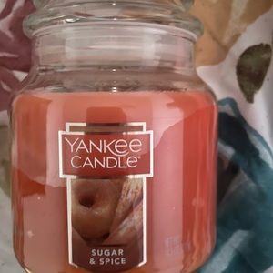 Medium yankee candle